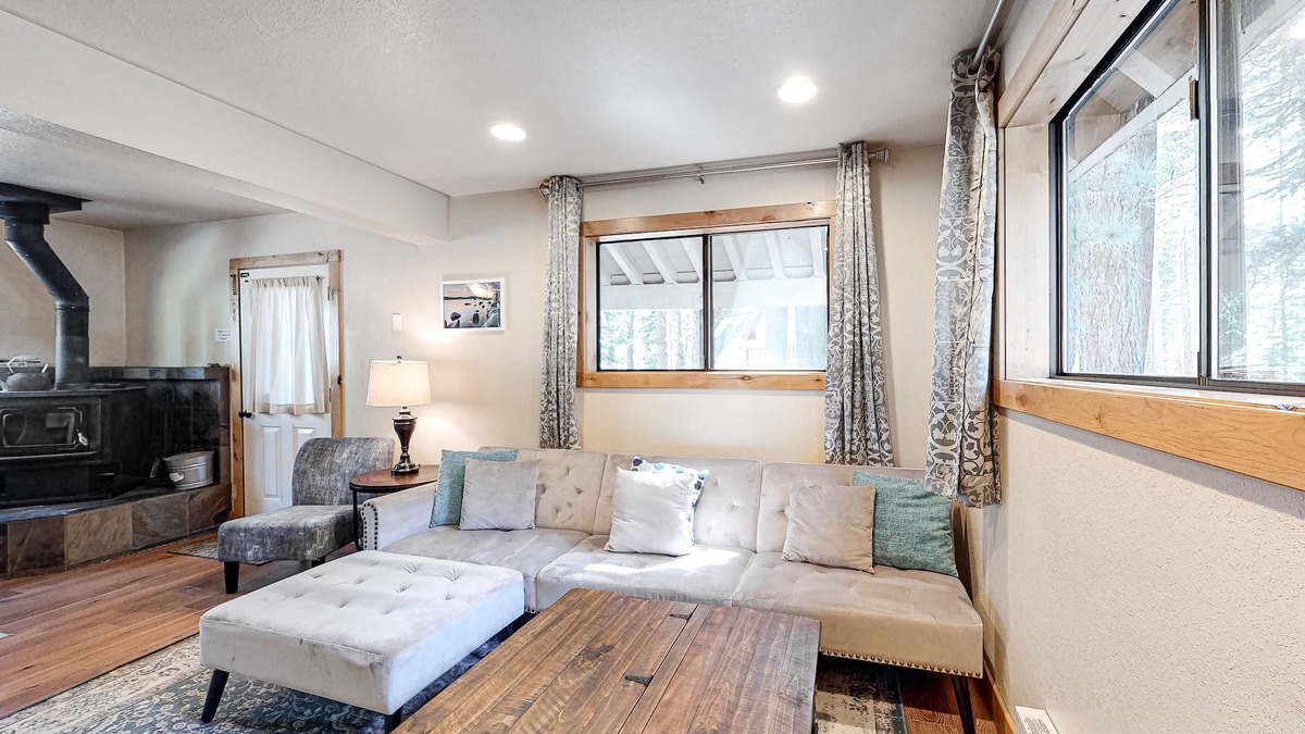 Pla-Vada Woodlands House | Family friendly Cabin with a Private Hot Tub & Private Grill