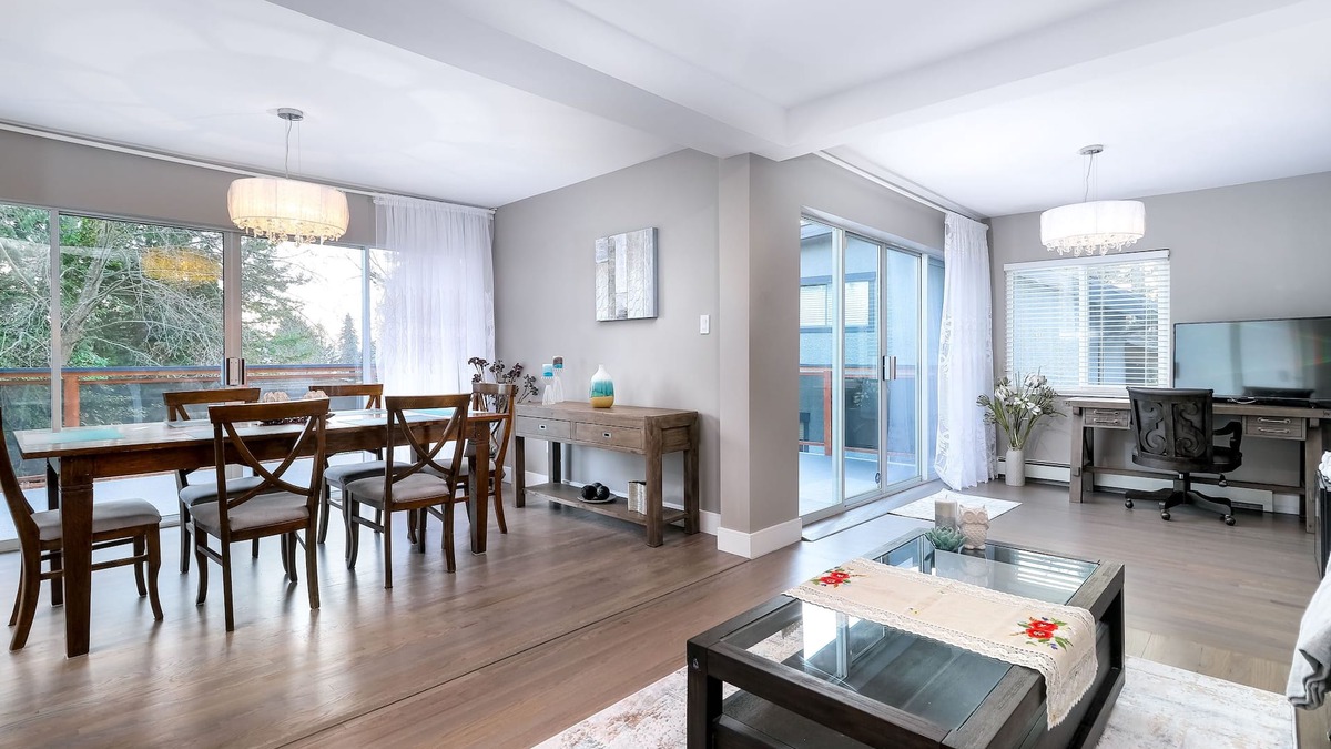 Hollyburn House | Family friendly modern, relax, quiet , home in heart of West Vancouver Ambleside