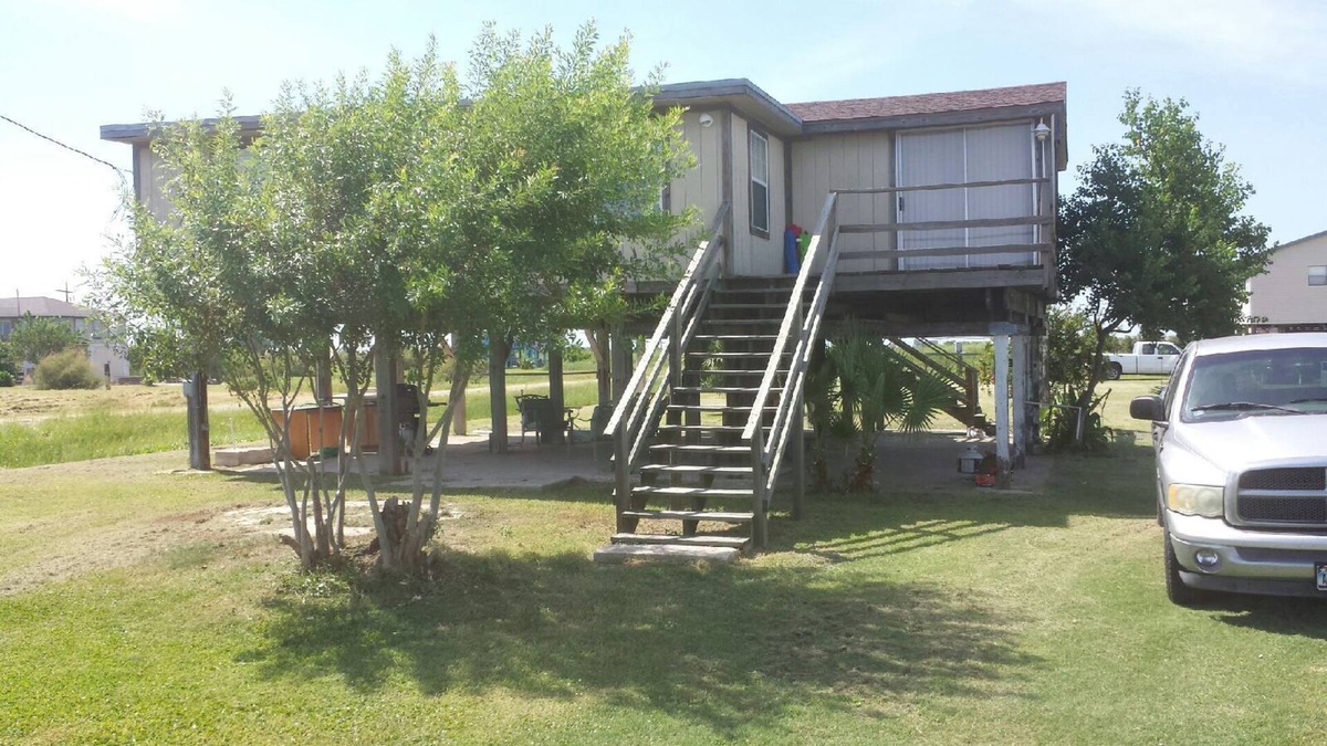 Galveston House | Family Friendly Cabin Good for Bird Watching Close to Crystal Beach & Galveston!