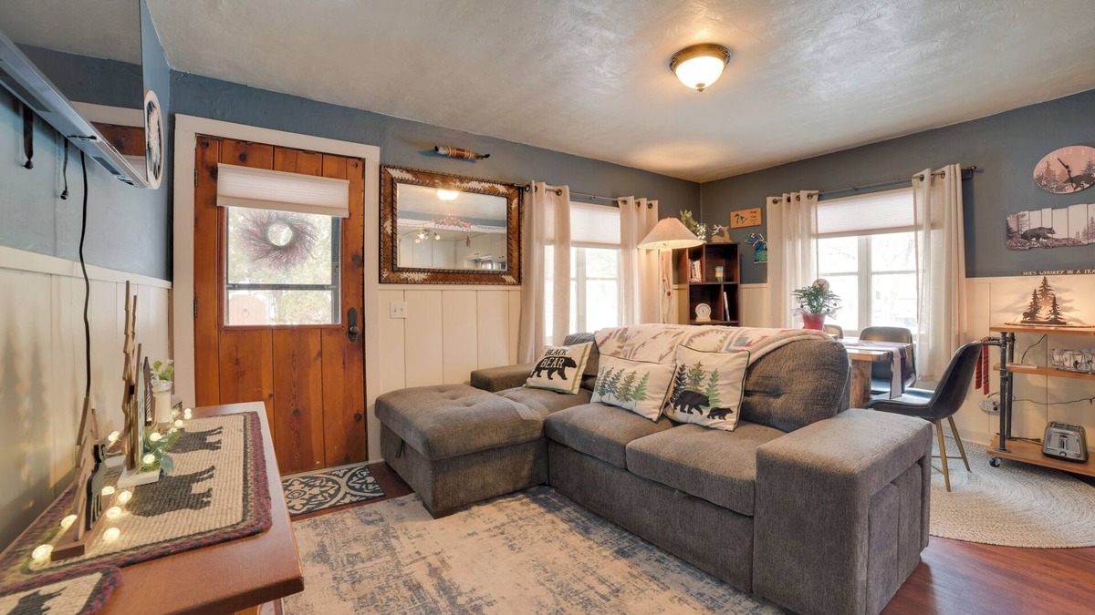 Prudenville Cabin | Family-Friendly Cabin: Walk to Lake Access!