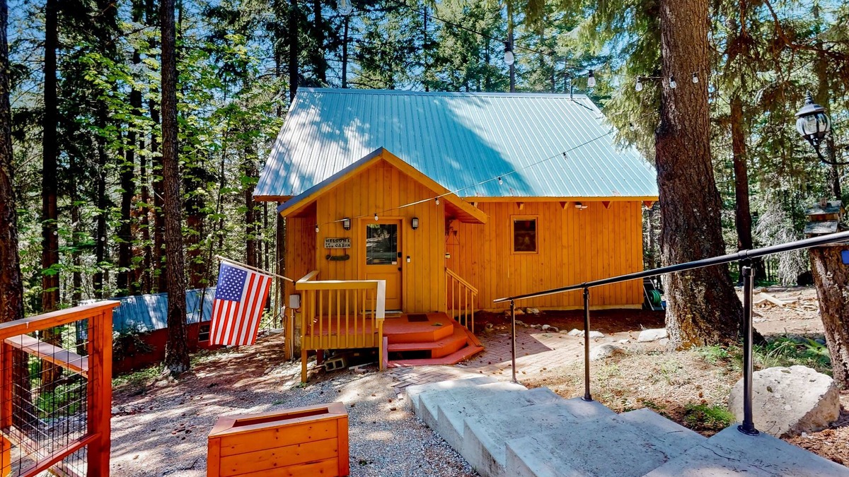 Roslyn Ridge Cabin | Family-friendly cabin with wood stove, Internet and W/D