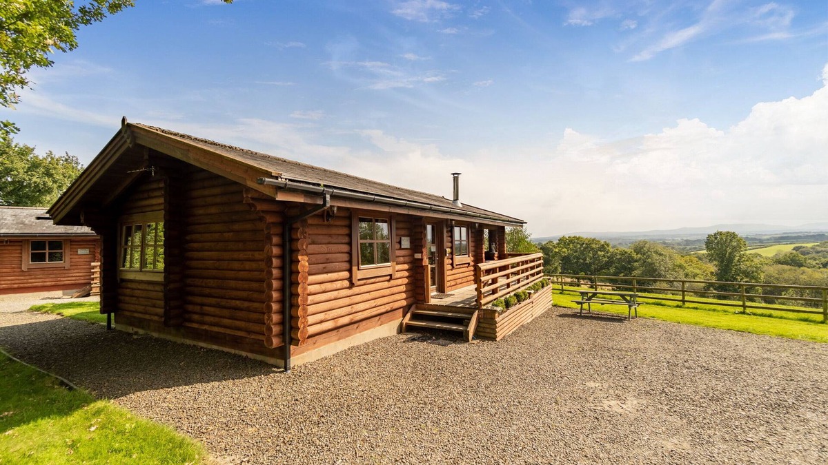 Highampton Cabin | Family-friendly, centrally placed for all parts of Devon, unspoilt countryside