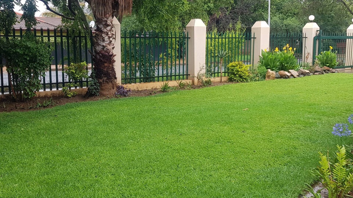 Mahikeng House | Family friendly,clean, spacious,modern,business desk,fast WiFi,secured,quite