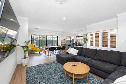 Carlisle House | Family Friendly Close 2 Airport, Optus, Crown & City