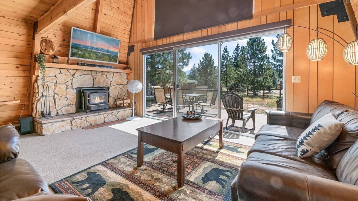Big Bear City Cabin | Family Friendly- Close to Lake
