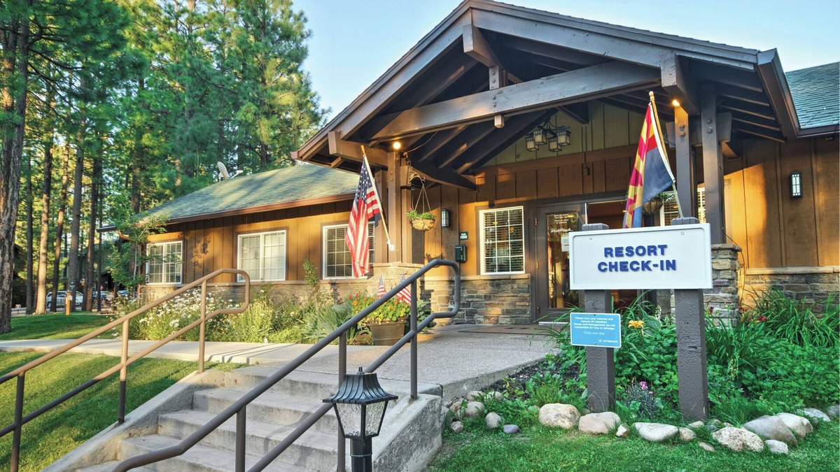 Pinetop Resort | Family Friendly Condo w/Fireplace, Resort Pool, Full Kitchen & Balcony
