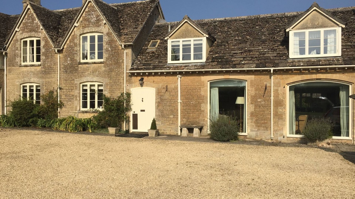 Ampney Crucis House | Family friendly Cotswold retreat, full of character, local attractions close by