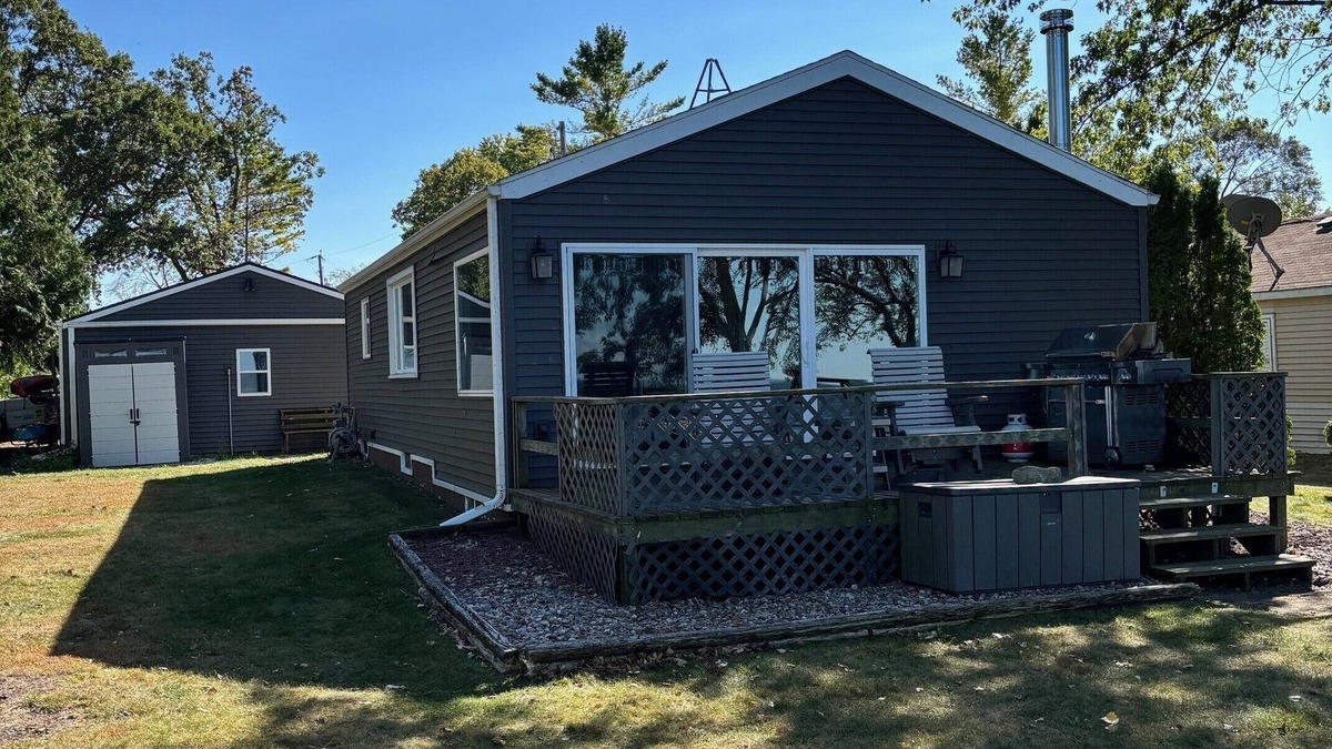 Little Sturgeon Cottage | Family friendly cottage on the bay!