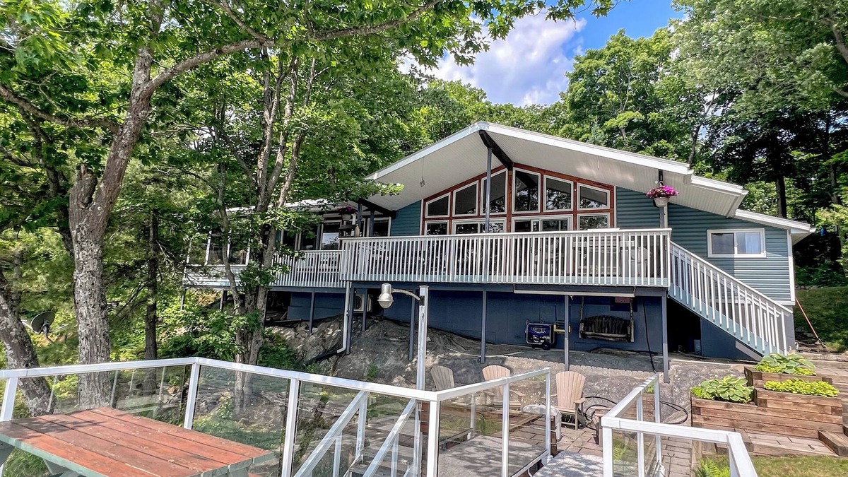 The Archipelago Cottage | Family Friendly Cottage on Spectacular Kapikog Lake Muskoka