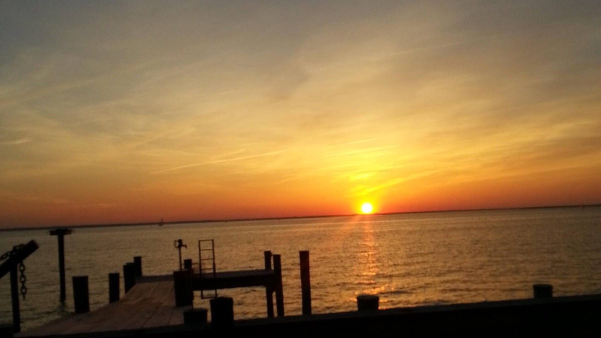 Tilghman Cottage | Family Friendly Cottage - Waterfront. Spectacular Sunsets over Chesapeake Bay