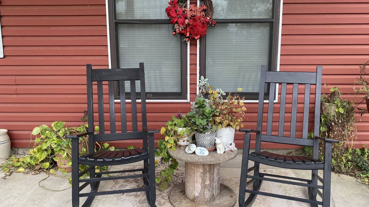 Tifton Cottage | Family friendly country cottage 3 min to I75 -3 bedroom 1 bath central ac & heat
