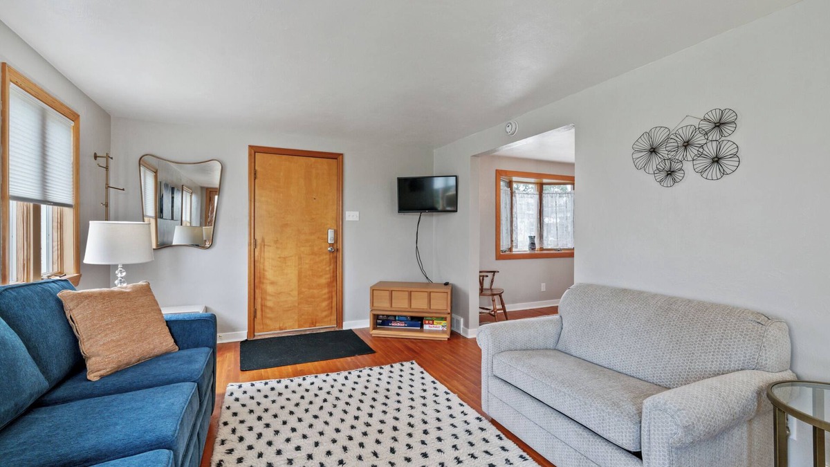 Brookline House | Family-Friendly Cozy Home with Deck, AC, Wi-Fi, Private Garage in Brookline