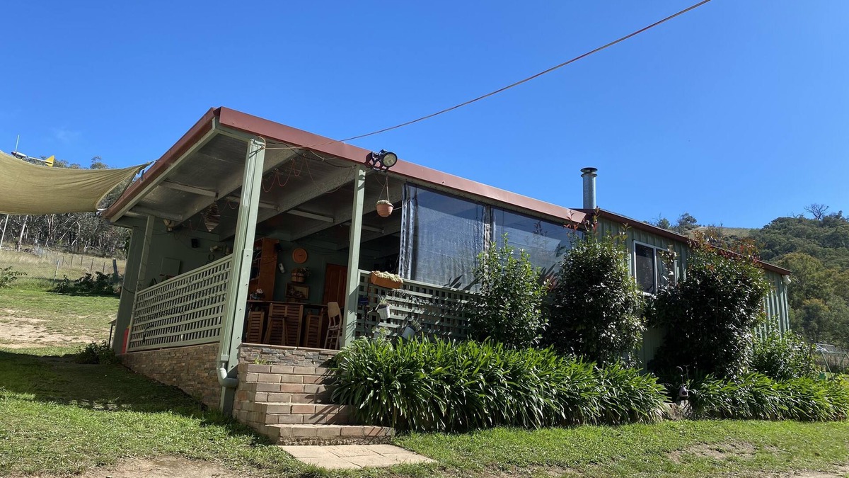 Windeyer House | Family friendly eco-farm stay in a secluded valley.