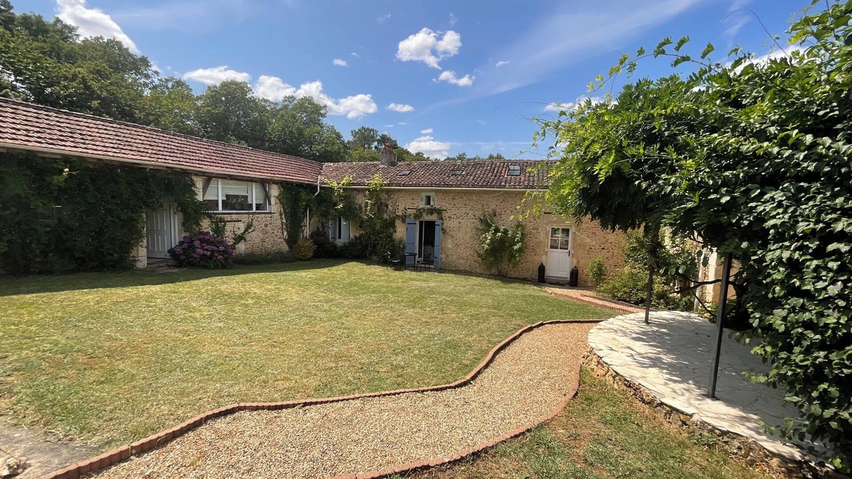 Grun-Bordas Other | Family friendly farmhouse, 5 mins from beach lake and historic market