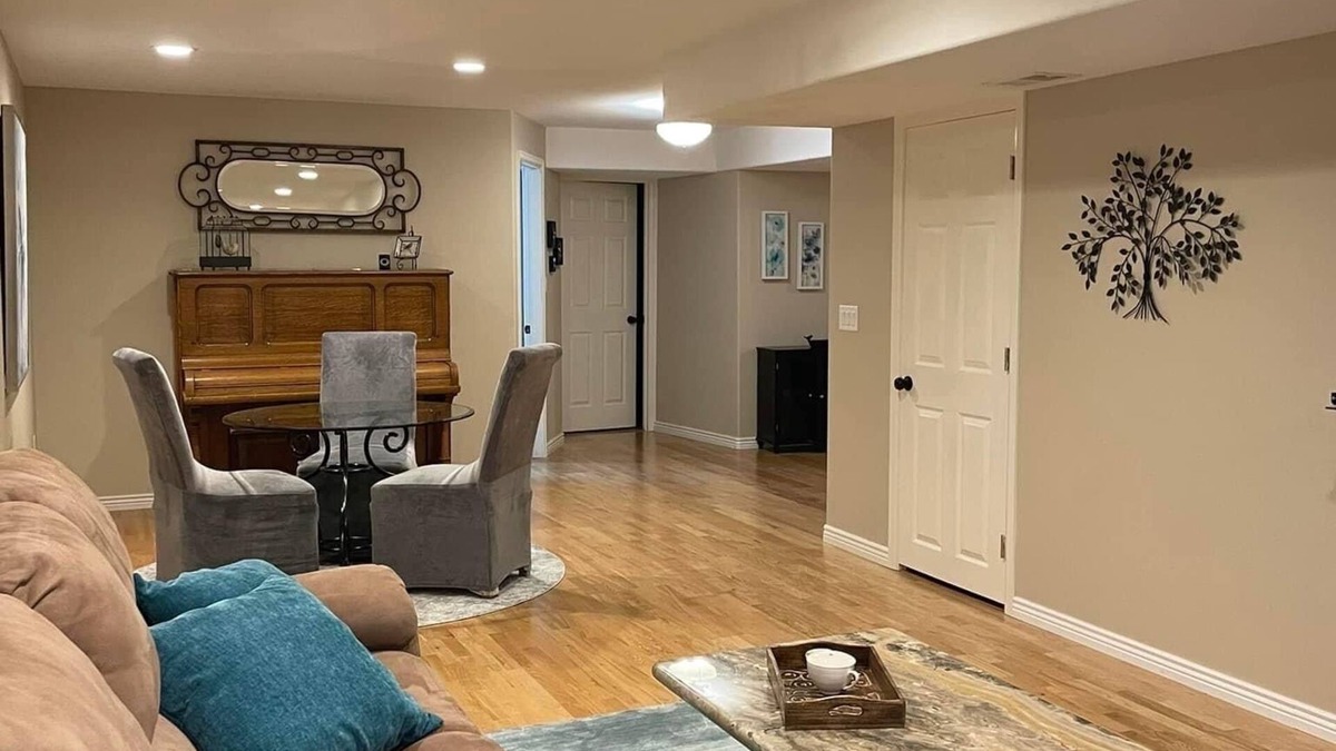 Johnstown Apartment | Family friendly & fully furn. garden apt. with huge yard in lovely neighborhood