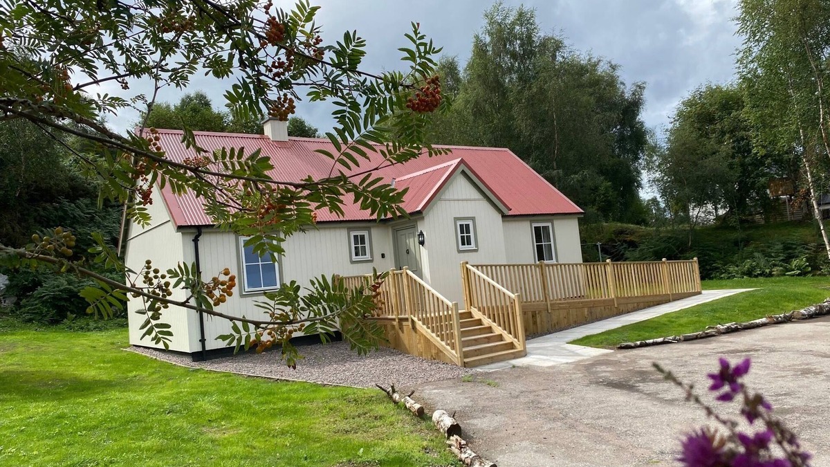 Fort Augustus Cottage | Family-friendly brand new cottage situated next to the golf course