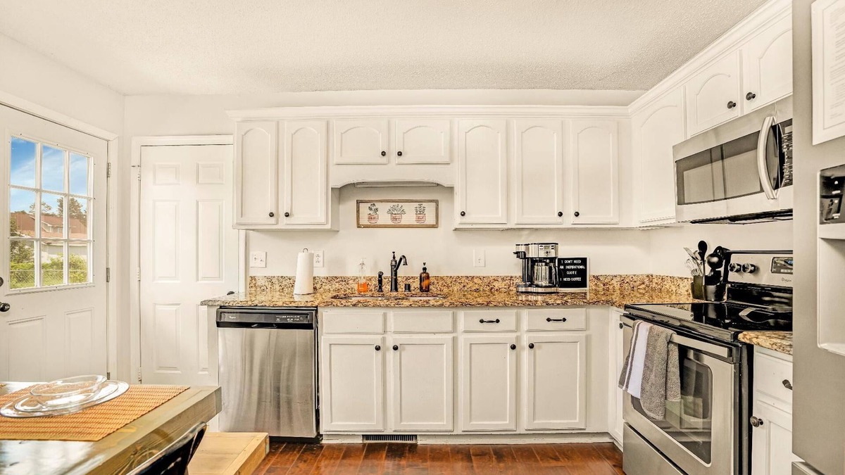 Oak Grove House | Family-Friendly Getaway with King Bed and Large Fenced Yard near Fort Campbell