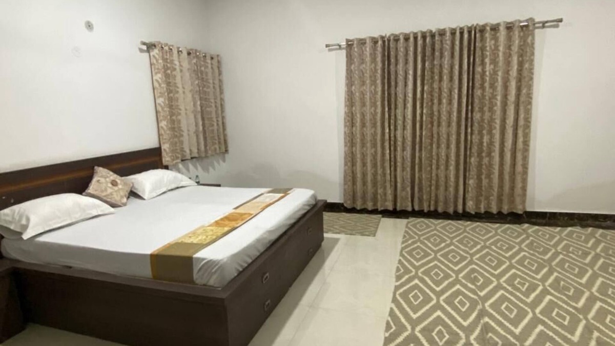 Dehradun Bed & Breakfast | Family Friendly Graphic Era Area