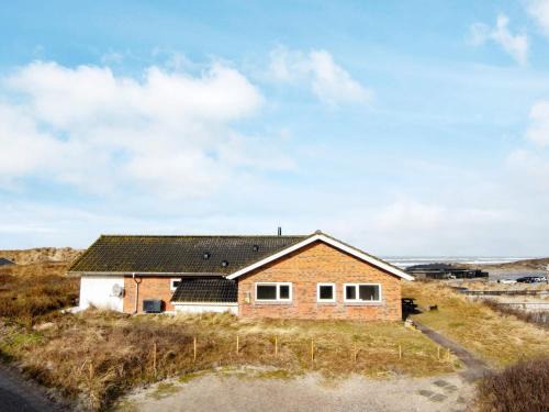 Henne Strand House | Family-friendly Haven with Pool - By Traum Ferienwohnungen