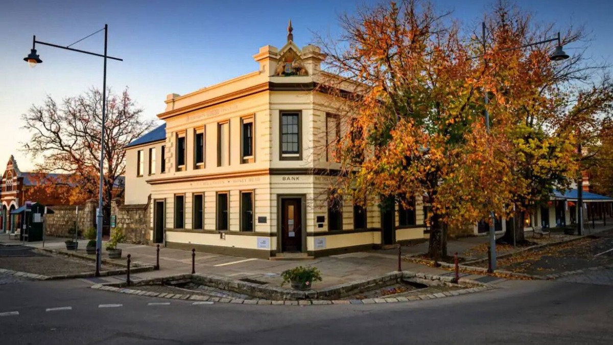 Beechworth Apartment | Family friendly, historical building right in the center of town!
