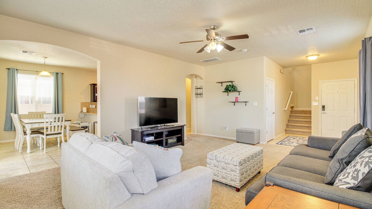 Paradise Hills Civic House | Family-Friendly Home w/Mtn View in Albuquerque!