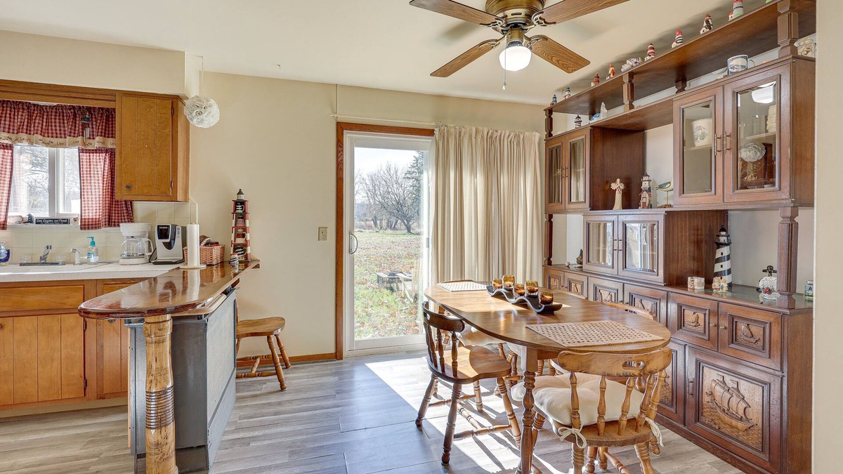 New Franklin House | Family-Friendly Home w/Fire Pit ~ 10 Mi to Akron!