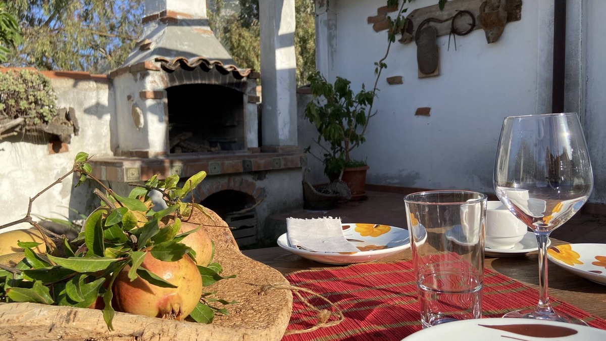 Galtelli Apartment | Family-friendly holiday home nestled in nature with a garden, near the sea