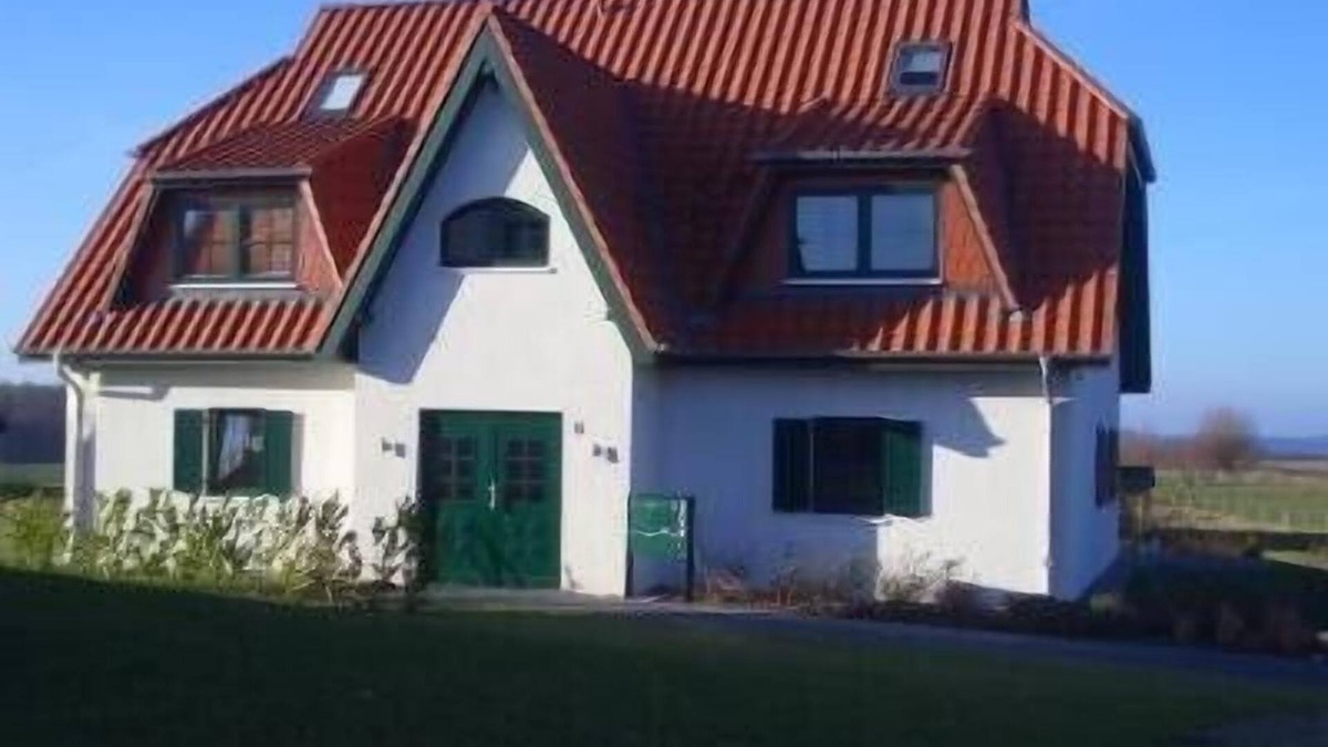 Dassow Apartment | Family-friendly holiday home with view to the Baltic Sea, by the beach