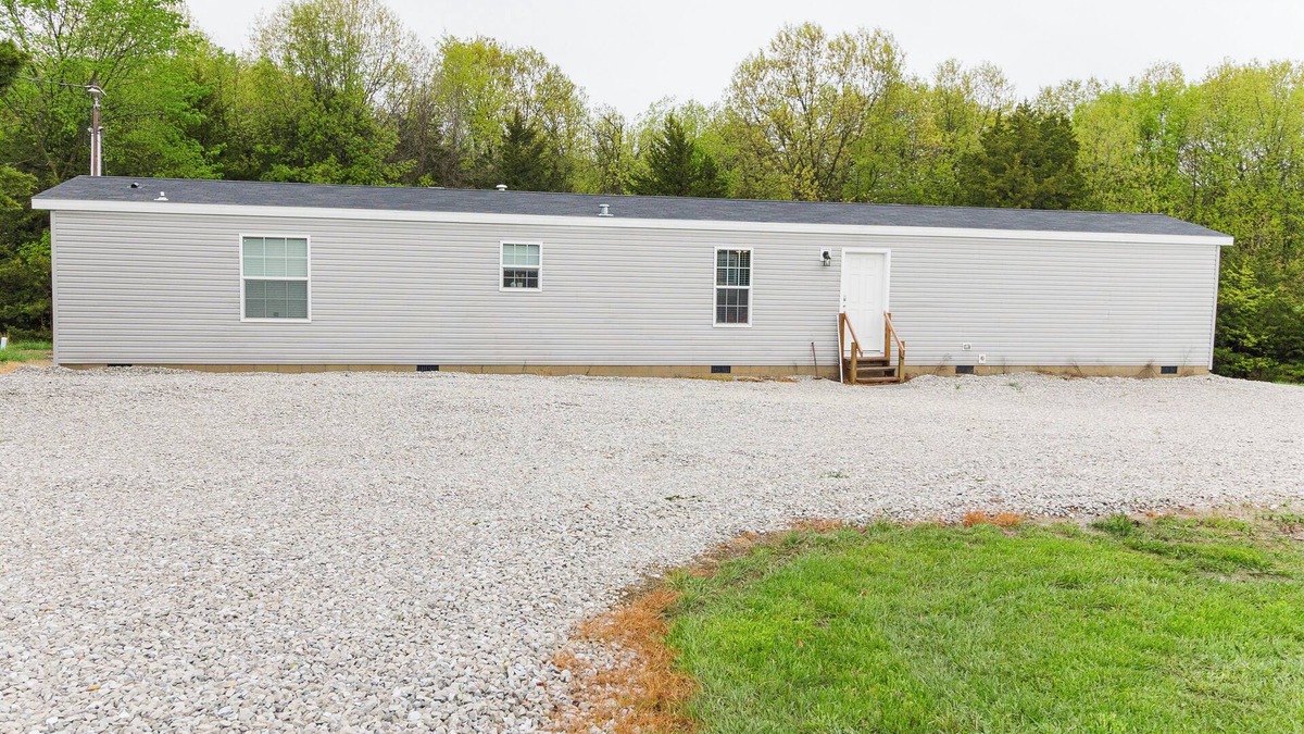 Stoutsville House | Family Friendly Home & Shop for Lake Activities & Outdoor Fun