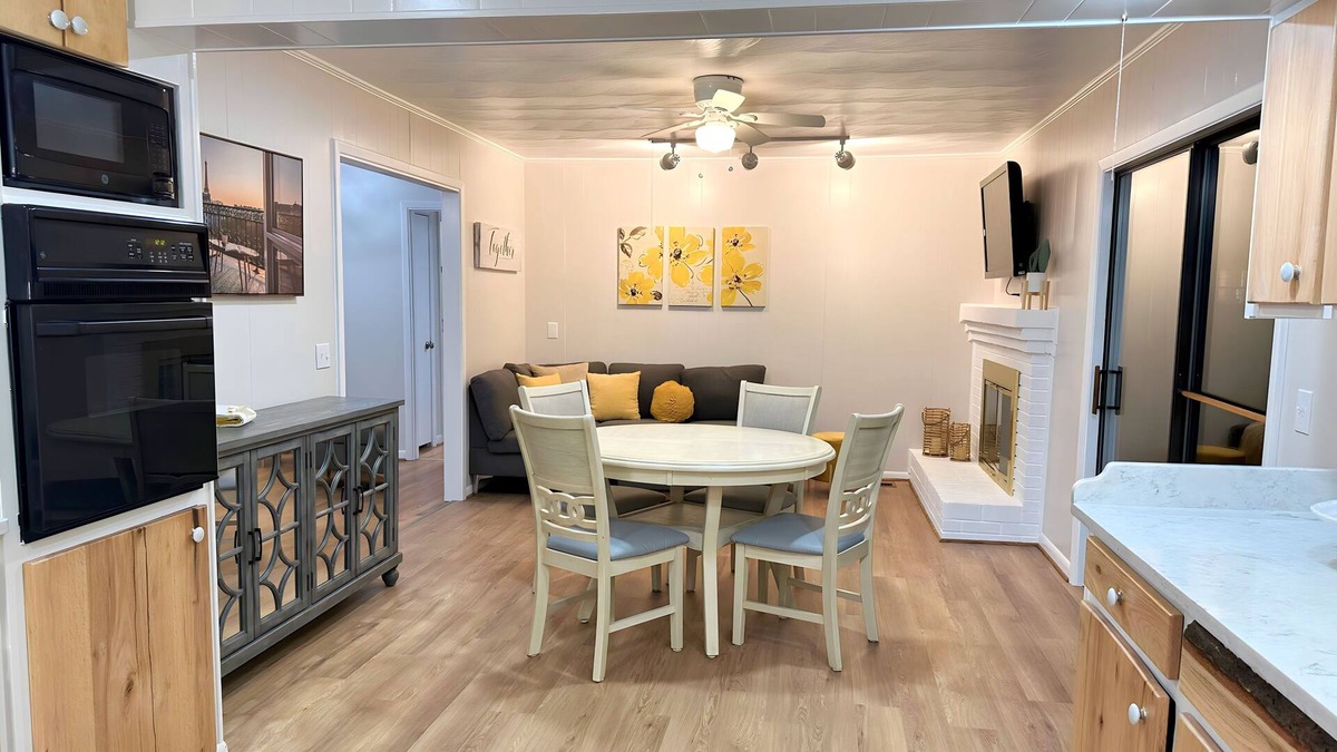 Gainesville House | Family friendly home minutes from the lake