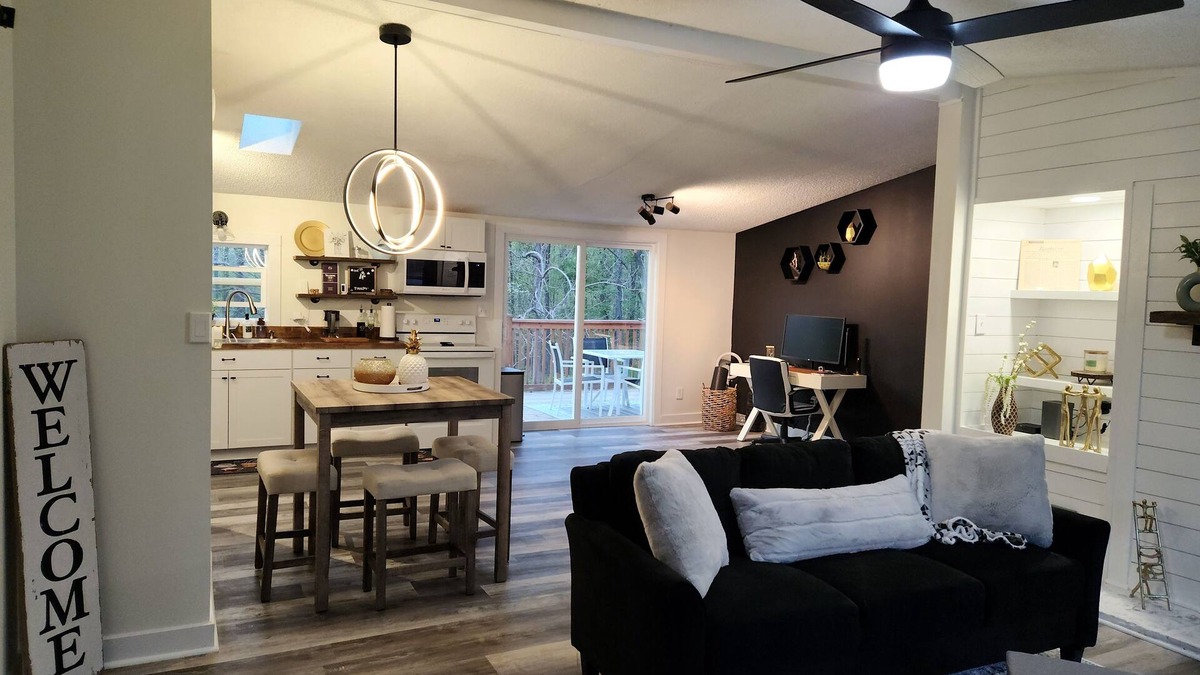 Forest House | Family-friendly home on the outskirts of Lynchburg. 18 mins from LU.