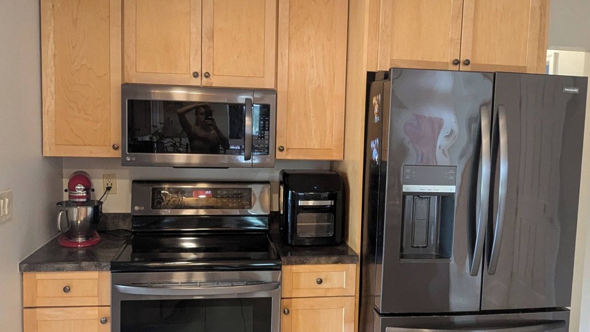 Sassamansville House | Family friendly home: scenic views, AC, WiFi, fitness room, kids playset, garage