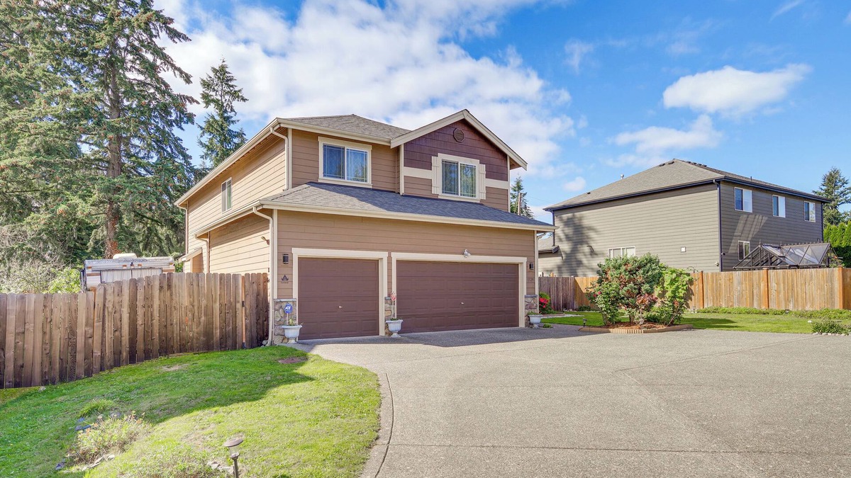 Silver Lake House | Family-Friendly Home w/Patio & Garden in Everett!