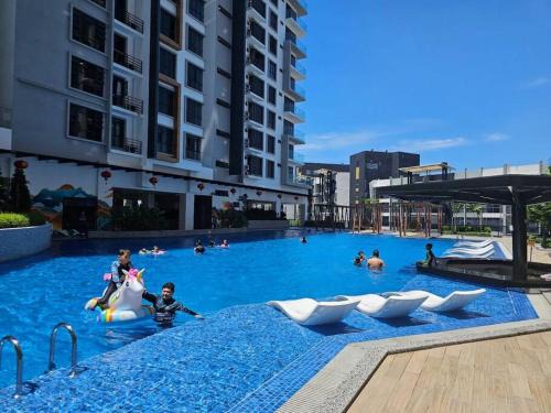 Penampang Apartment | Family-Friendly Homey Unit with Parking