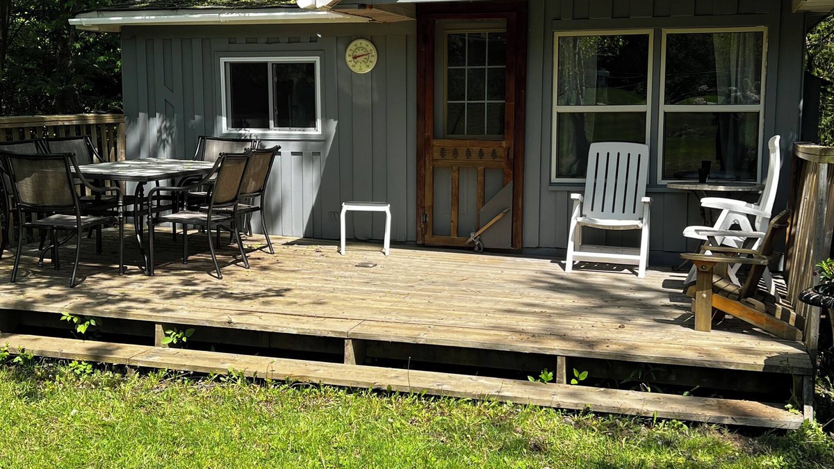 Clearview Cabin | Family Friendly Houskeeping Cabin with additional Bunkie.