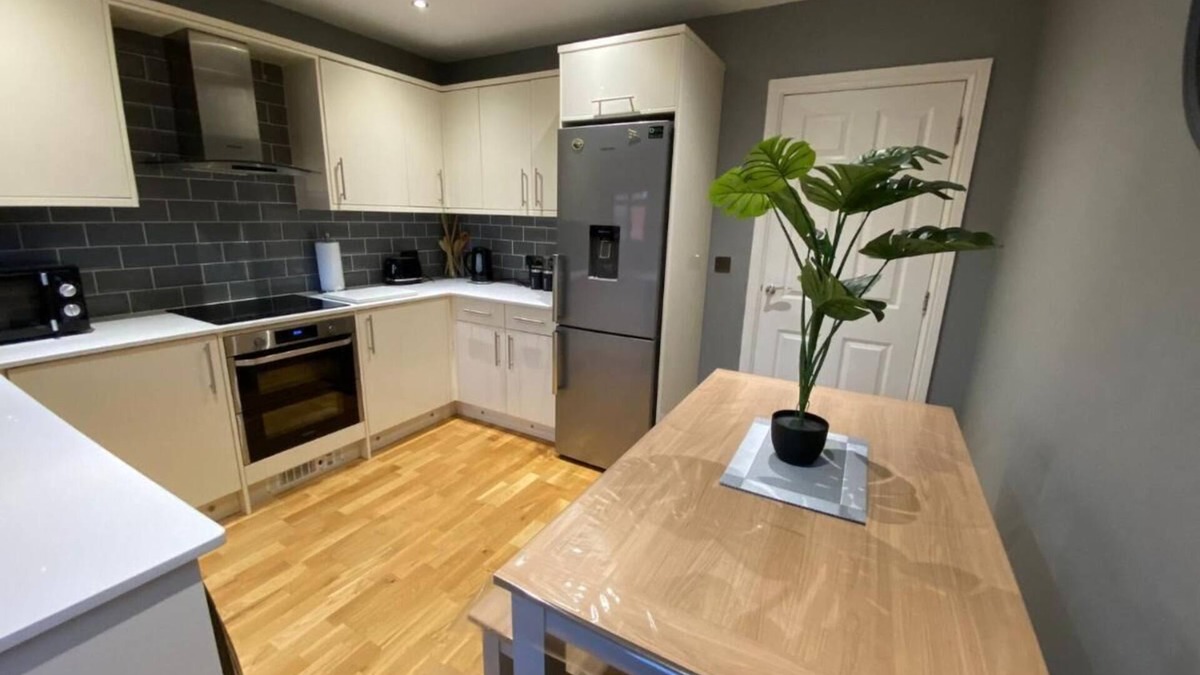 Birdwell House | Family Friendly House suitable for contractors as well