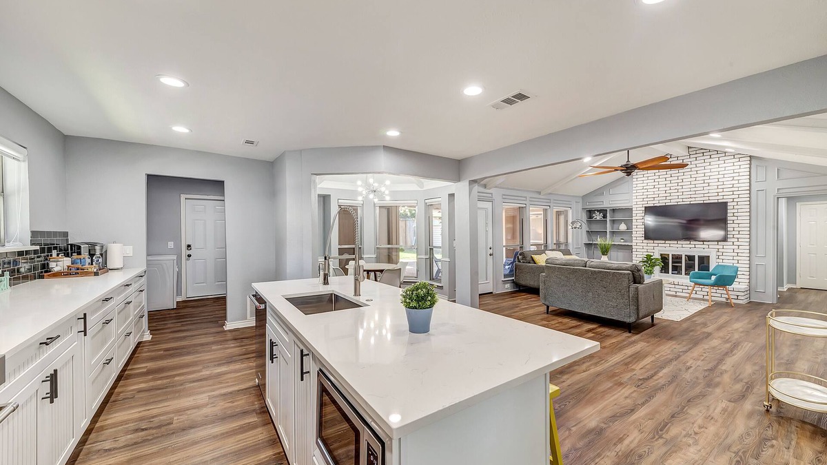 Northeast Carrollton House | Family-friendly, King bed, Remote work, Near Highways, Foosball, Grill, Games