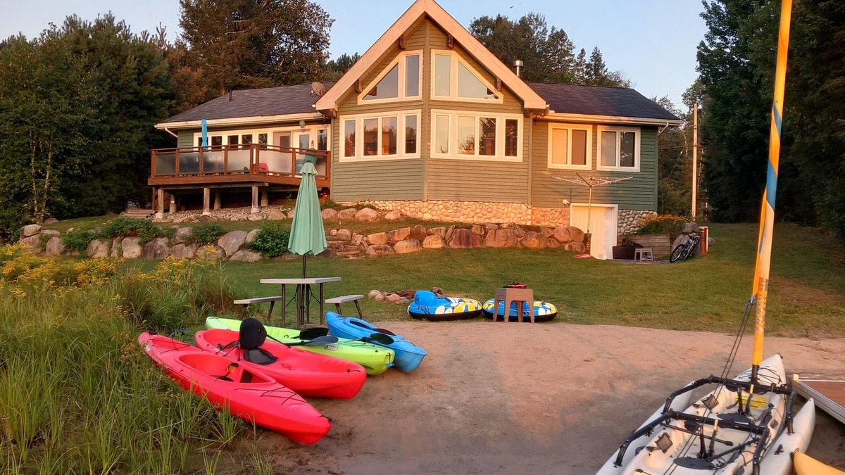 Machar Cottage | Family Friendly Lakeshore Cottage Built in 2008, Own Private Sandy Beach & Dock