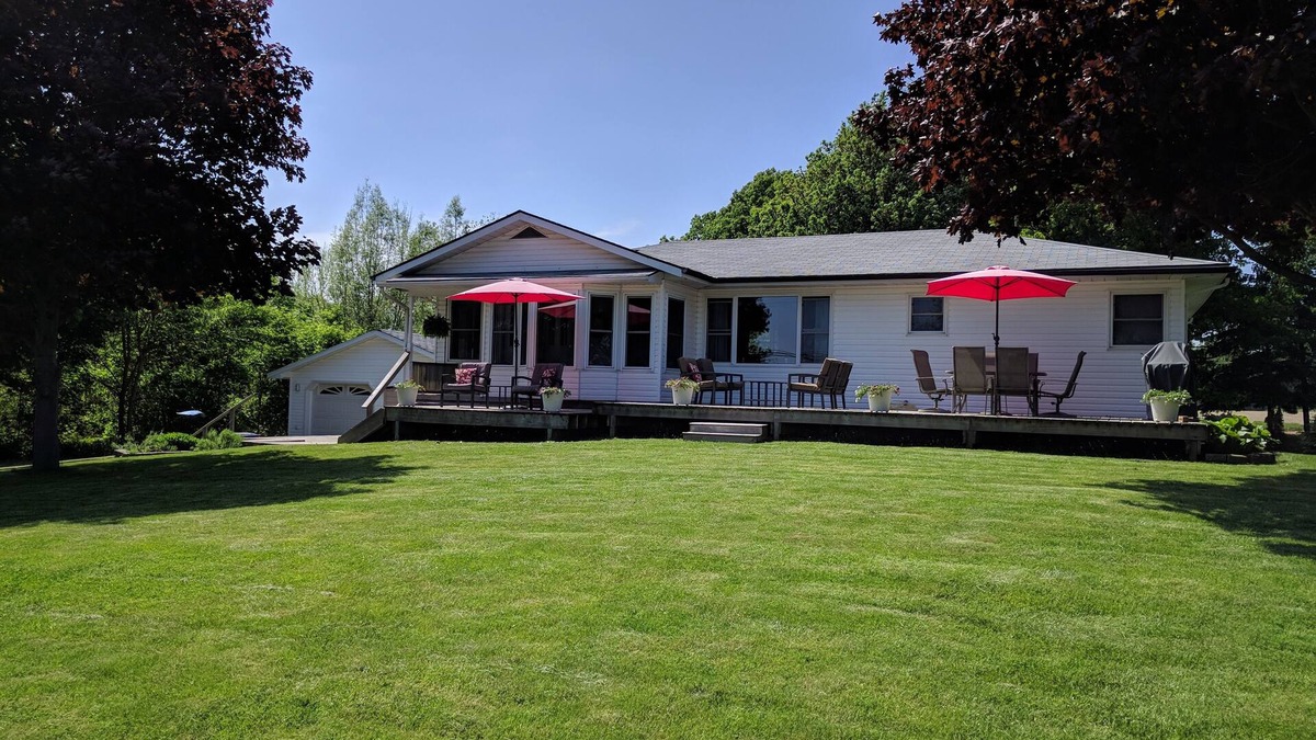 Thamesville House | Family-Friendly Lake Erie Rondeau Retreat