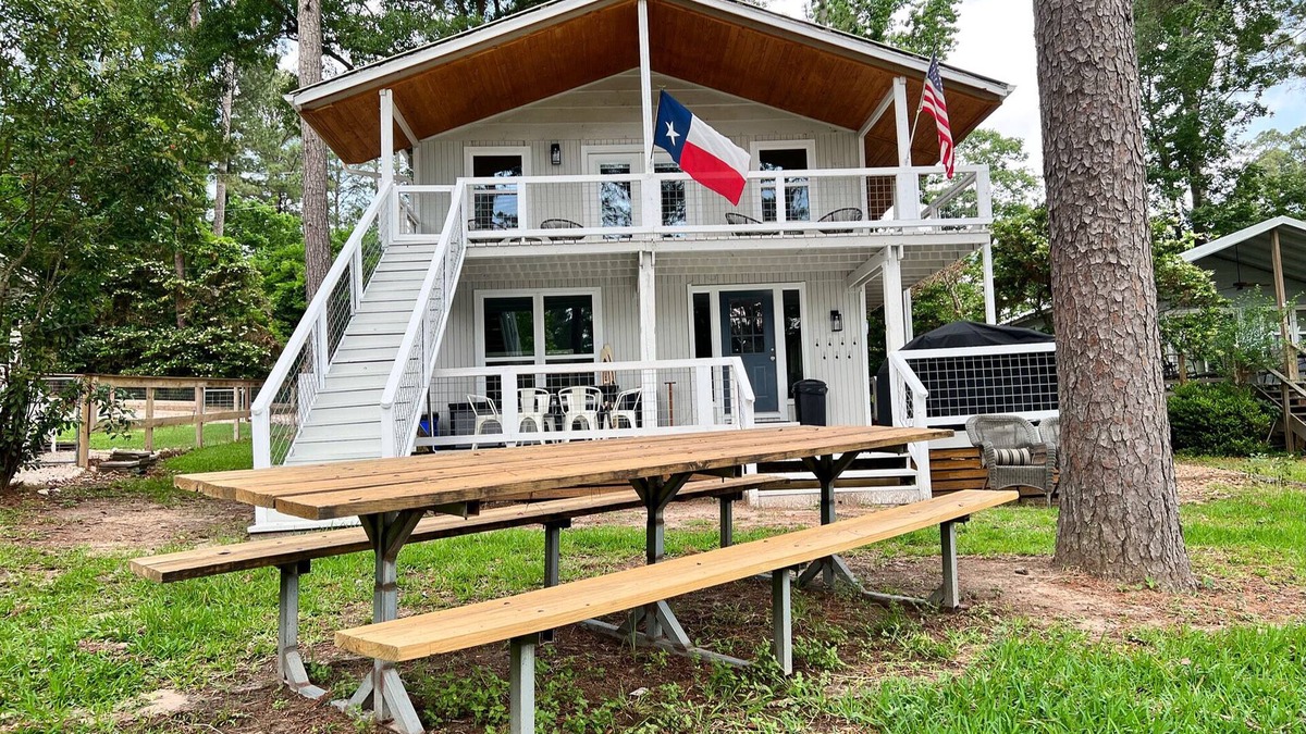 Coldspring House | Family friendly lake front getaway on Lake Livingston! Fishing! We love pets!