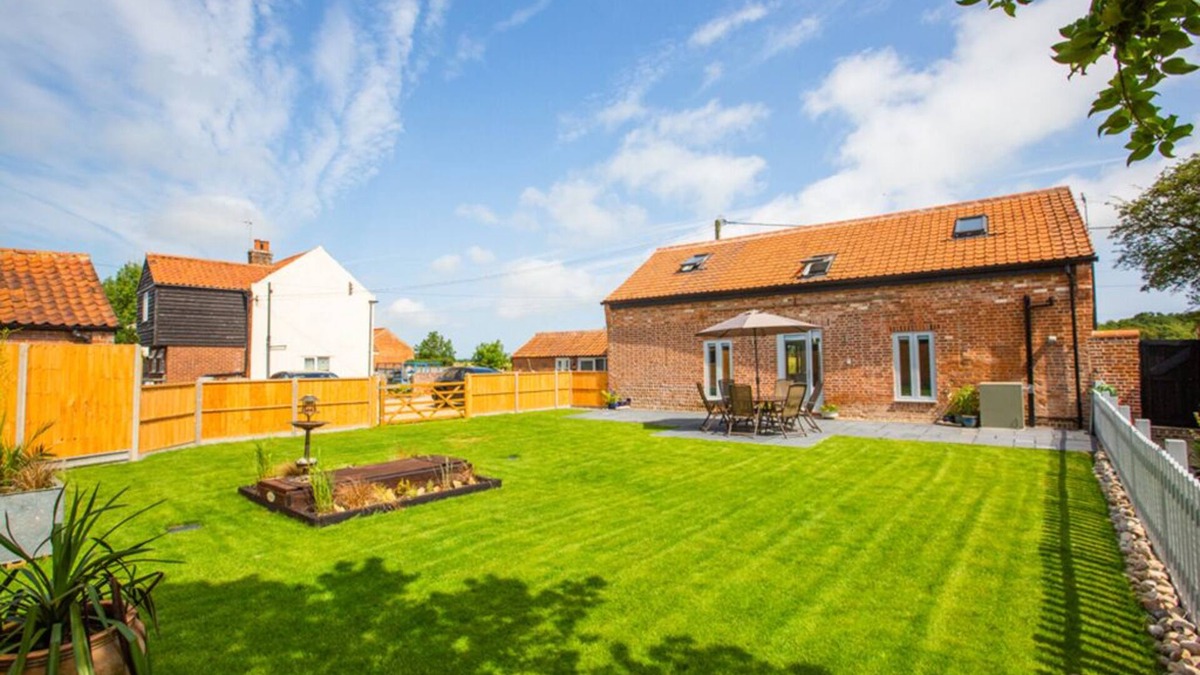 Irstead House | Family-friendly, luxury rental - close to the beach, Norfolk Broads and Norwich