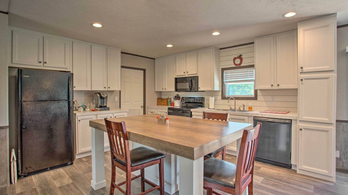 Madill House | Family-Friendly Madill Home: Peaceful Setting