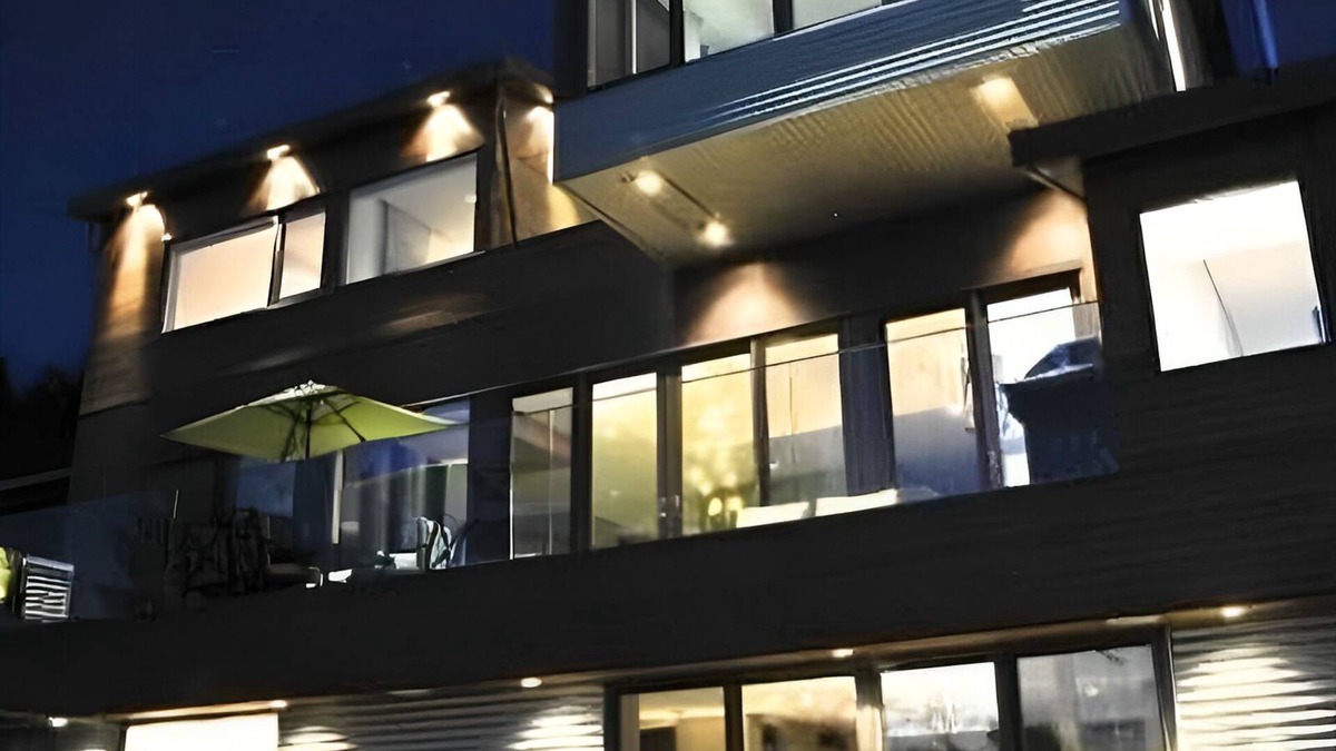 Burnaby House | Family Friendly Modern Luxury with Pool and Expansive City and Mountain Scapes