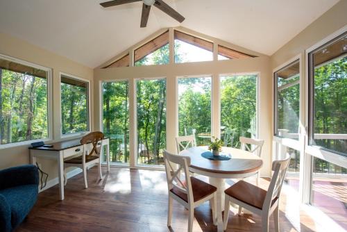 Kabletown House | Family friendly Mountain Cabin with steam shower