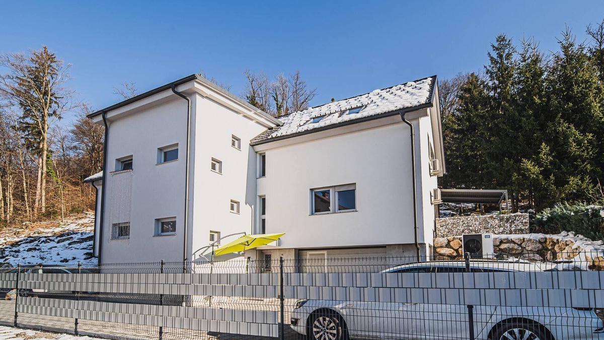 Preddvor Apartment | Family-Friendly Mountain Paradise Residences - Classic Two Bedroom Apartment with Terrace