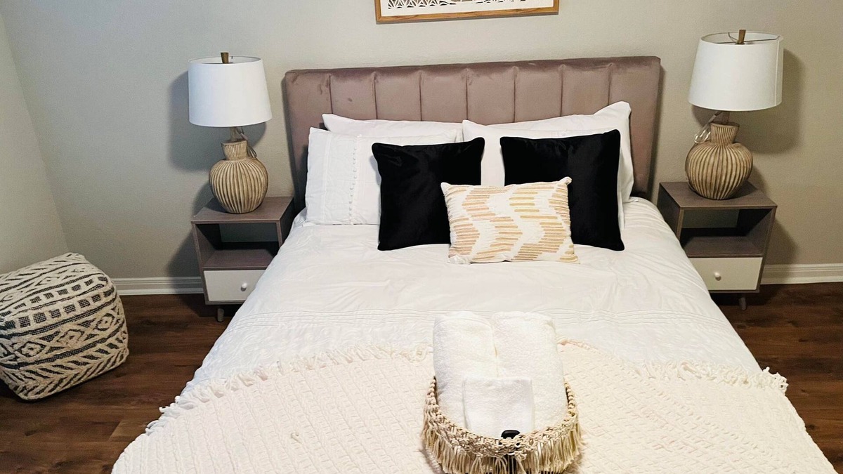Brookhollow Condo | Family Friendly | Near Galleria & Downtown | Pool