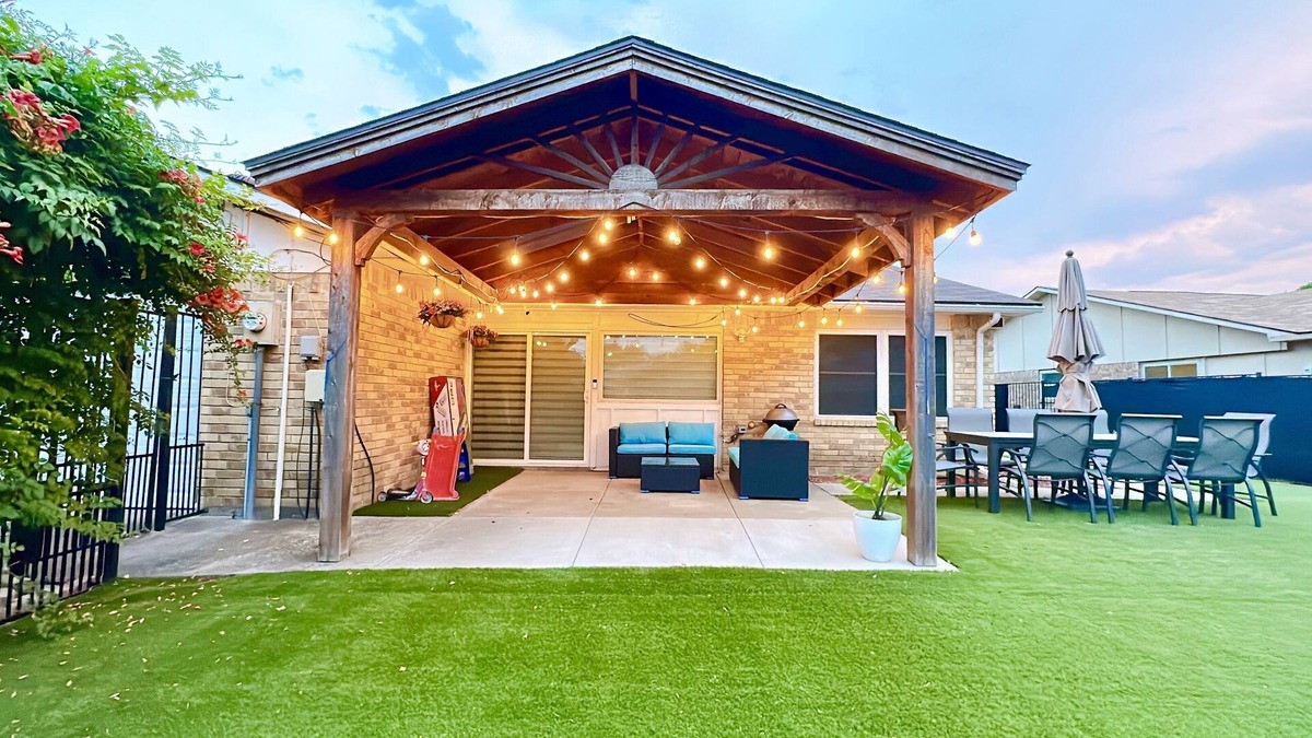 Plano House | Family Friendly, Near Highways, Dart, Tesla Charger, Foosball, Grill, Garage