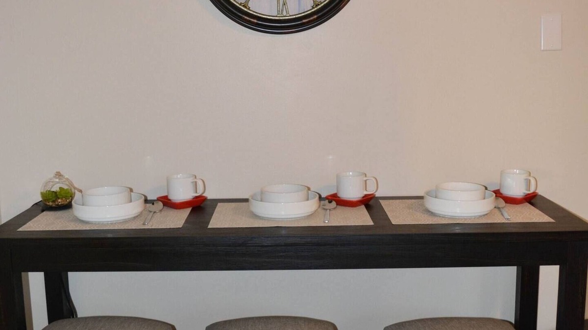 Amherstview Apartment | Family friendly neighbourhood