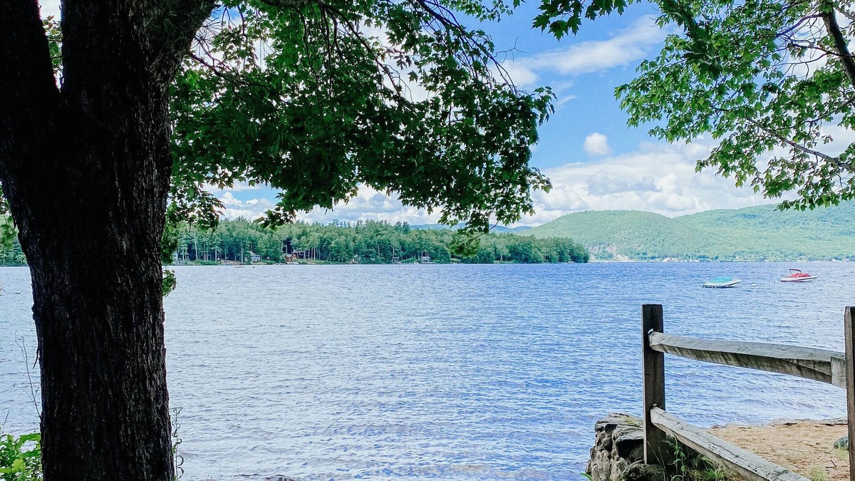 Bridgewater House | Family Friendly Newfound Lake Home, Sleeps 10, Pool Table, Kayaks & Paddleboards