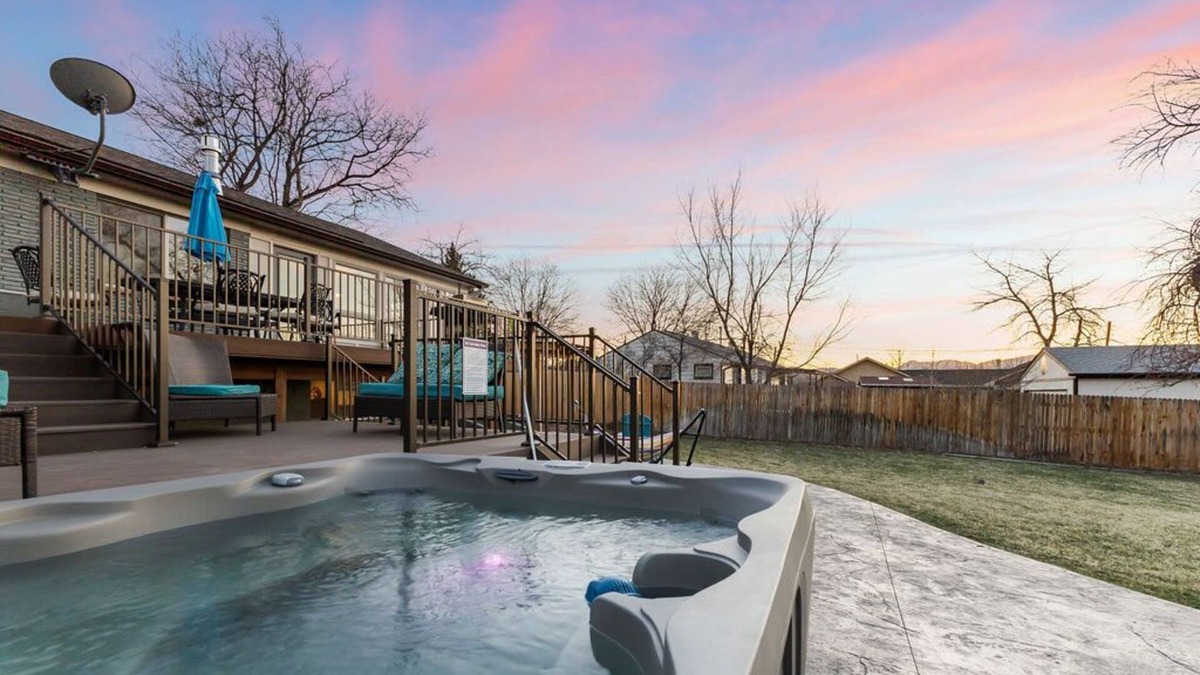 Bel Aire House | Family Friendly - Pool - Hot Tub - Pets